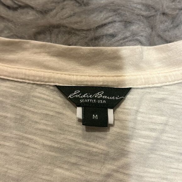 Eddie Bauer cotton cream vneck maroon floral embroidered tshirt size medium - Picture 3 of 5